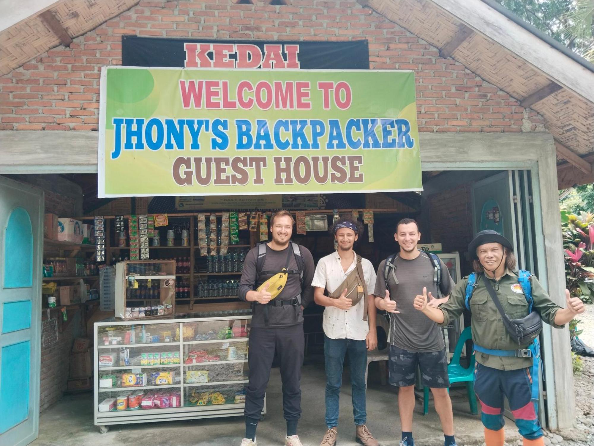Jhony'S Backpacker-Guest House Only Stay Here Book Treking With Us Bukit Lawang Exterior foto