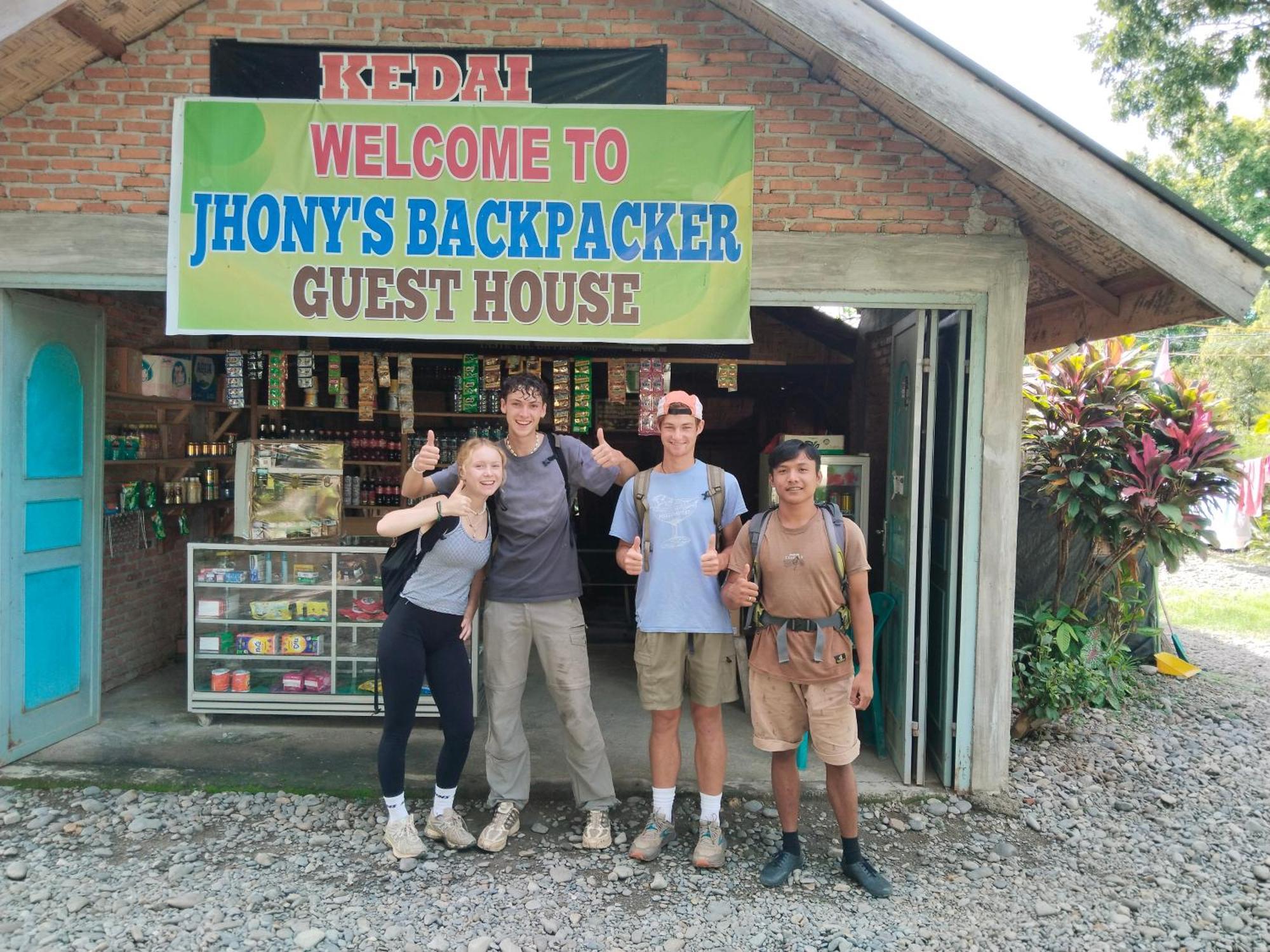 Jhony'S Backpacker-Guest House Only Stay Here Book Treking With Us Bukit Lawang Exterior foto