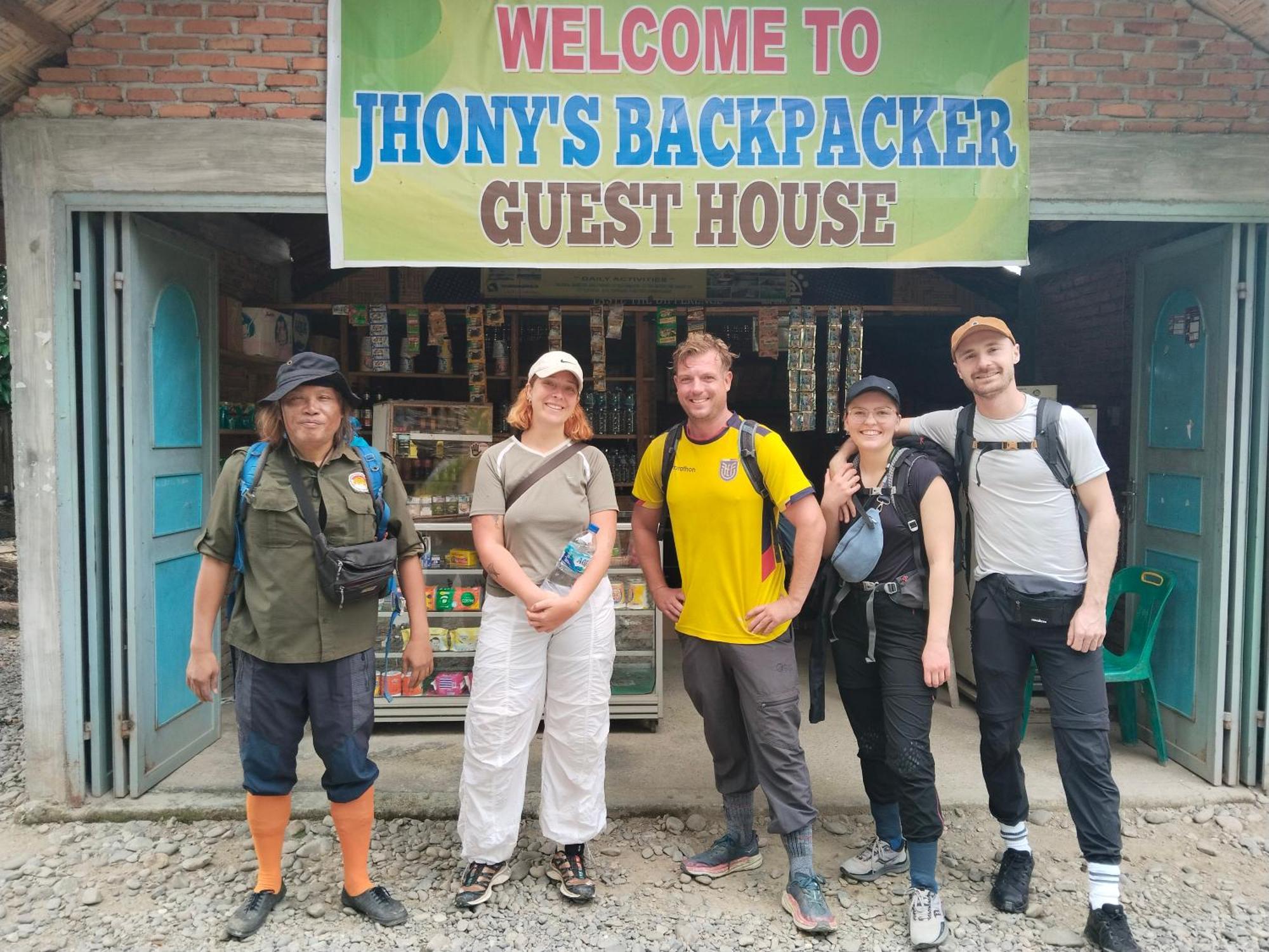 Jhony'S Backpacker-Guest House Only Stay Here Book Treking With Us Bukit Lawang Exterior foto