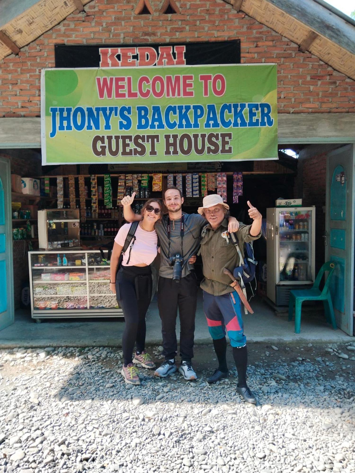 Jhony'S Backpacker-Guest House Only Stay Here Book Treking With Us Bukit Lawang Exterior foto