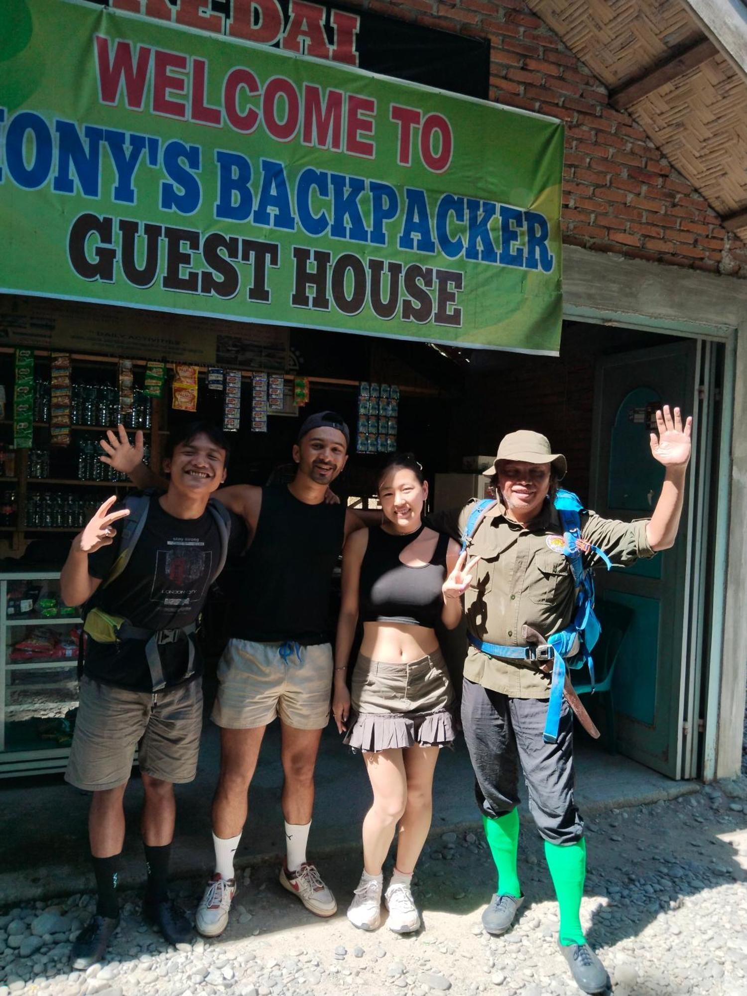 Jhony'S Backpacker-Guest House Only Stay Here Book Treking With Us Bukit Lawang Exterior foto