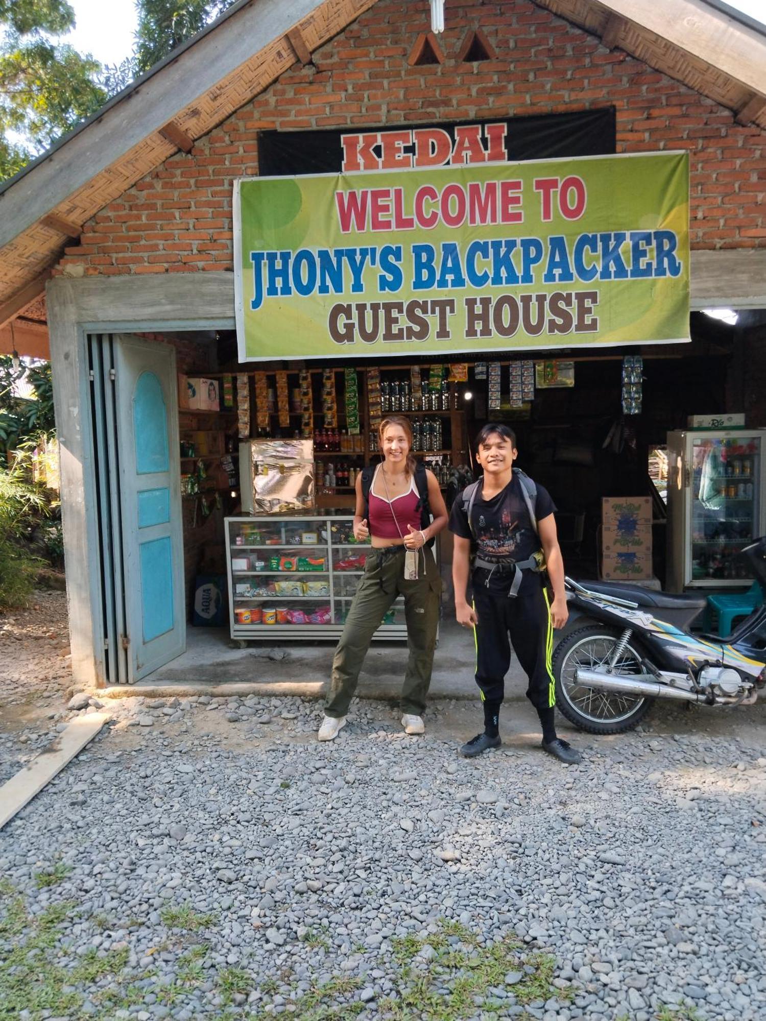 Jhony'S Backpacker-Guest House Only Stay Here Book Treking With Us Bukit Lawang Exterior foto